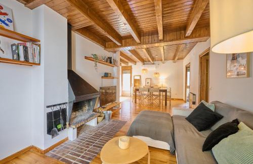 Bellver de Cerdanya Apartment | Experience Dúplex Bellver: 4-Star Pet & Child Friendly Stay