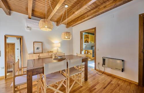 Bellver de Cerdanya Apartment | Experience Dúplex Bellver: 4-Star Pet & Child Friendly Stay