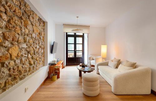 Oviedo City Centre Apartment | Historic Duplex Near Cathedral with Parking & Family Amenities