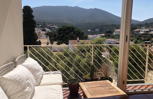 Cadaques House | Central Duplex 5m from the Beach with Terrace & AC