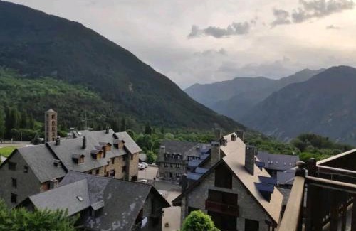 Taull Apartment | Scenic Duplex with Terrace and Breathtaking Views in Taüll