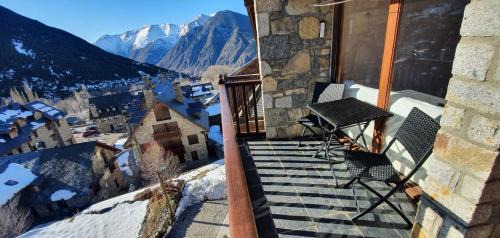 Taull Apartment | Scenic Duplex with Terrace and Breathtaking Views in Taüll