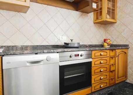 Carracido Apartment | Pet-Friendly Retreat at Dúplex da Pedra e da Auga