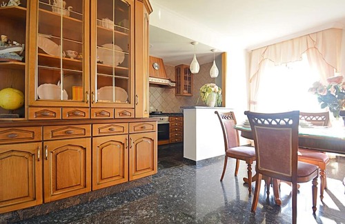 Carracido Apartment | Pet-Friendly Retreat at Dúplex da Pedra e da Auga