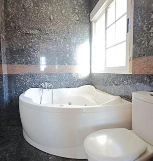 Carracido Apartment | Pet-Friendly Retreat at Dúplex da Pedra e da Auga