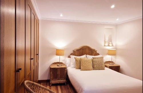 Pontevedra Old Town Apartment | Elegant Dúplex at Pazo Marqués de Aranda - Guest Rated 9.7