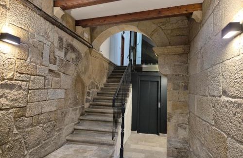 Pontevedra Old Town Apartment | Elegant Dúplex at Pazo Marqués de Aranda - Guest Rated 9.7