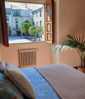 Pontevedra Old Town Apartment | Elegant Dúplex at Pazo Marqués de Aranda - Guest Rated 9.7