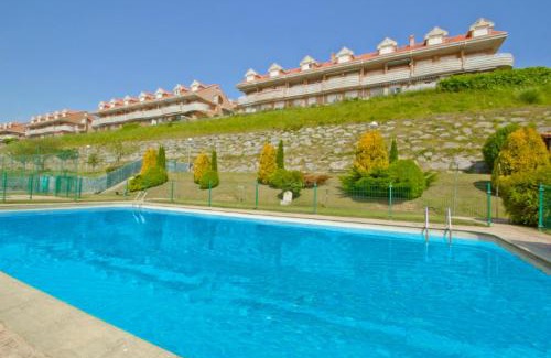 San Vicente de la Barquera Apartment | Experience Dúplex ANANDA: Breathtaking Views & Pool Access