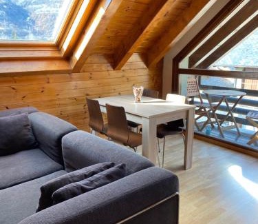 Esterri D'Aneu Apartment | Family Duplex Retreat in Esterri d'Àneu - Rated 9.4/10