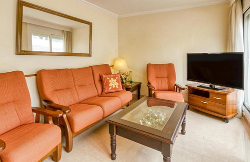 L'Estartit Apartment | Family-Friendly Stay at Dúplex Jordi: Perfect for Kids