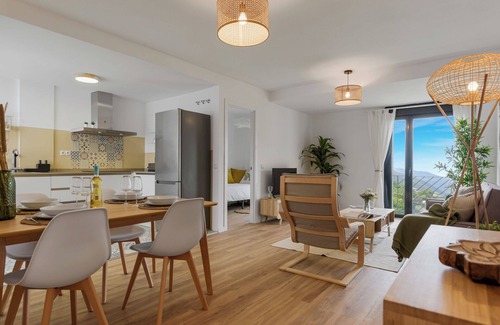 Ojen Apartment | Unwind at Dúplex Mar y Montaña with Family-Friendly Amenities