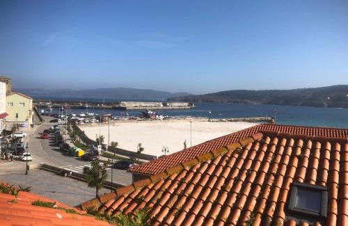 Laxe Apartment | Oceanfront Dúplex OS BATANS with Hot Tub & Family-Friendly Fun