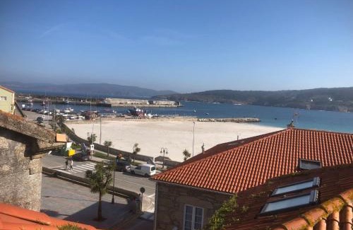 Laxe Apartment | Oceanfront Dúplex OS BATANS with Hot Tub & Family-Friendly Fun