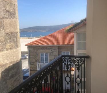 Laxe Apartment | Oceanfront Dúplex OS BATANS with Hot Tub & Family-Friendly Fun