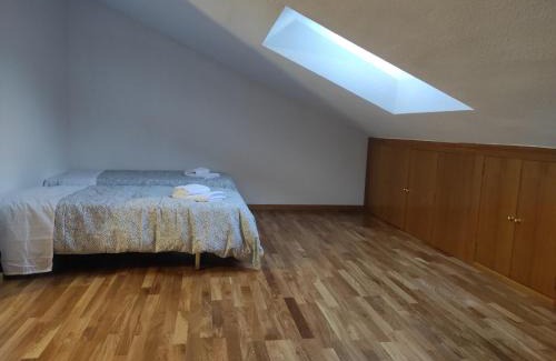 Ezcaray Apartment | Pet-Friendly Dúplex Parque Europa II with Pool & Kids' Amenities