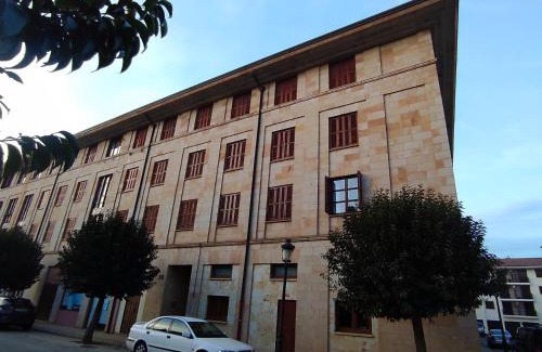 Ezcaray Apartment | Pet-Friendly Dúplex Parque Europa II with Pool & Kids' Amenities