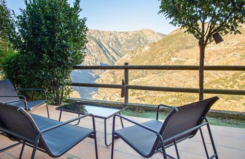 Aixirivall Apartment | Inviting Duplex Retreat at Casa Rural Camp de Claror