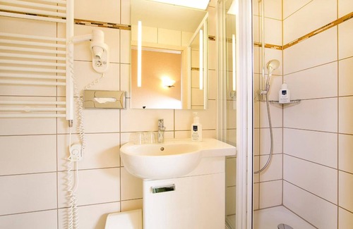 Zinnowitz Hotel | Discover Dünenschloß: Spa Retreat with Family-Friendly Perks