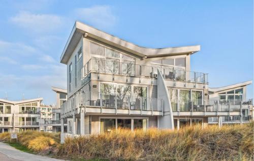 Travemuende Apartment | Discover Dünenvilla: 5-Star Beachfront Retreat for Families