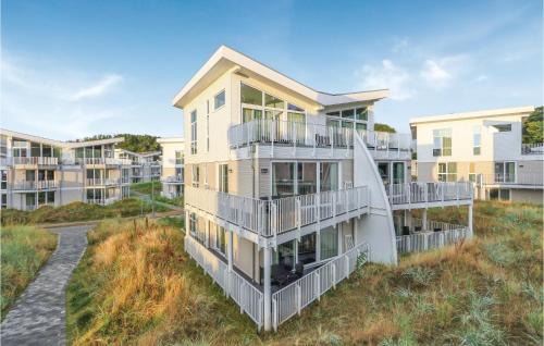 Travemuende Apartment | Elegant Dünenvilla: Family-Friendly Retreat with Dining