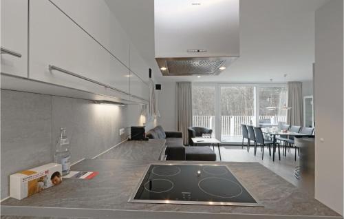 Travemuende Apartment | Elegant Dünenvilla: Family-Friendly Retreat with Dining