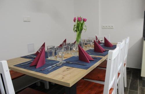 Lodherov Apartment | Family-Friendly Dřevěný anděl - Guest Rated 9.6/10