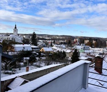 Lanskroun House | Explore Dům u města Milána - A Family-Friendly Retreat