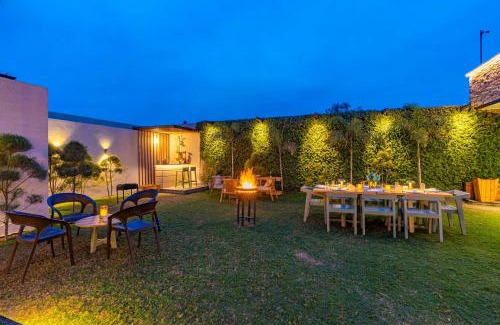 Ranjit Avenue Villa | Discover D'Amour: Amritsar Haven with Outdoor Deck & Fun