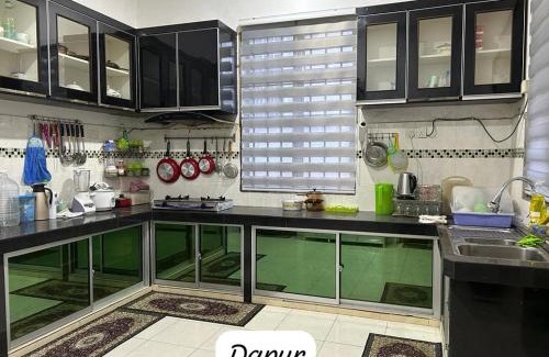 Kampung Pengkalan Pandan House | Relaxing D’Anjung Budi Homestay with Private Beach Access