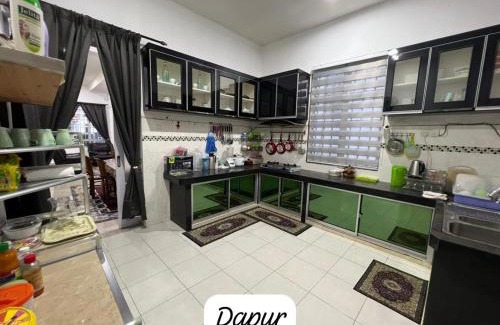 Kampung Pengkalan Pandan House | Relaxing D’Anjung Budi Homestay with Private Beach Access