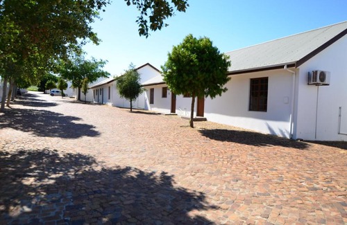 Eikenbosch House | Cozy D'Aria Guest Cottages: Family-Friendly Retreat