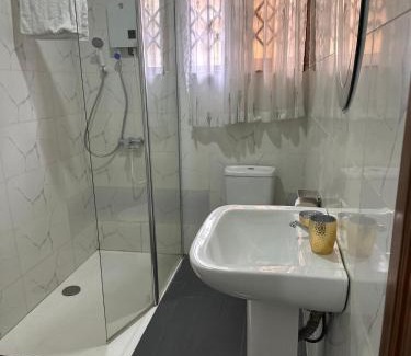 Kumasi House | Prime Location at D Barfi Guesthouse with Family-Friendly Vibes