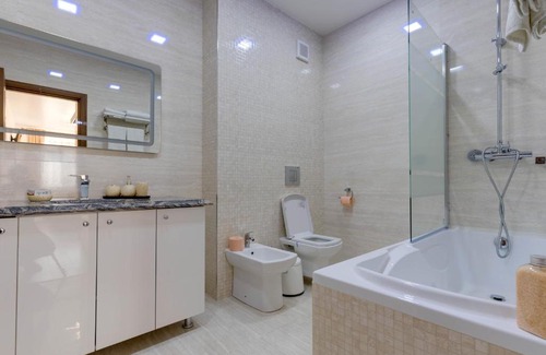Tractorul Apartment | Top-Rated D&C Apartment: Family-Friendly with Kitchen Access