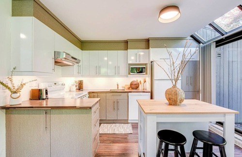 Beaupre Cottage | Perfect Getaway: D-Chalet 208 for 9 near Mont-Sainte-Anne