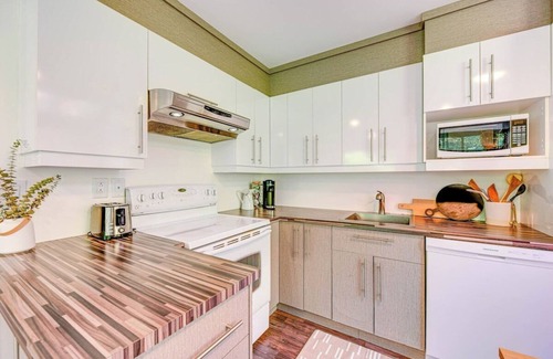 Beaupre Cottage | Perfect Getaway: D-Chalet 208 for 9 near Mont-Sainte-Anne