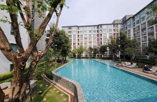 Chiang Mai Apartment | Top-Rated D Condo Ping: Poolside Retreat Near Central Festival