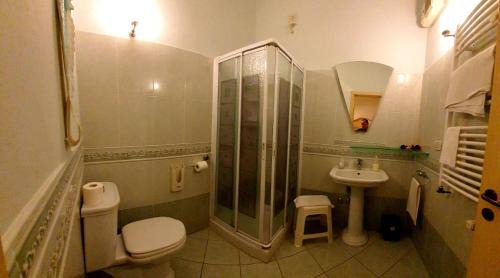 Ferrara Bed & Breakfast | Pet-Friendly D'Elite Room & Breakfast with Hot Tub Access