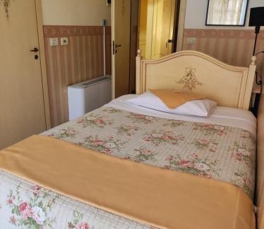 Ferrara Bed & Breakfast | Pet-Friendly D'Elite Room & Breakfast with Hot Tub Access