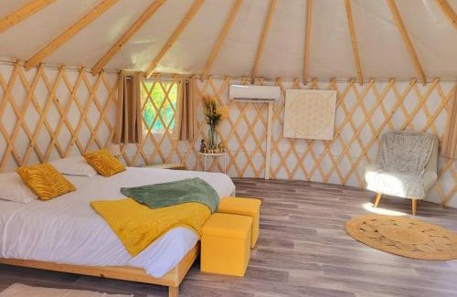 Gardegan-et-Tourtirac House | Relaxation Awaits at D'EMILION De SENS with Spa & Breakfast
