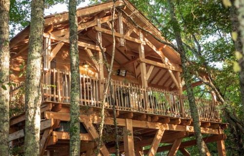 Gardegan-et-Tourtirac House | Relaxation Awaits at D'EMILION De SENS with Spa & Breakfast