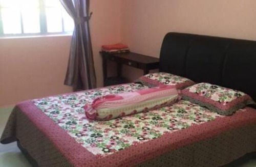 Kampung Geliga Besar House | Escape to D'FIEZA HOMESTAY KEMAMAN with Ocean Views
