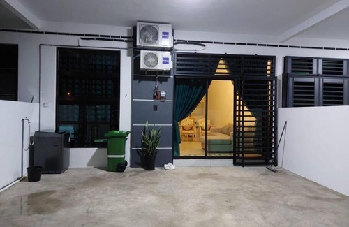 Kuantan House | Top-Rated D'has Homestay Kuantan: Family-Friendly Retreat