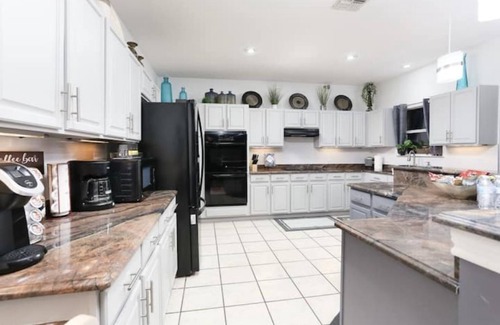 San Antonio House | Discover D'Hidden Gem: Sleeps 16 with Heated Pool & Spa