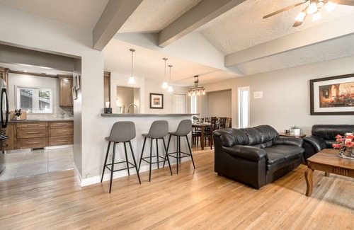Haysboro House | Tranquil Retreat by Glenmore Reservoir with Spa & Hot Tub