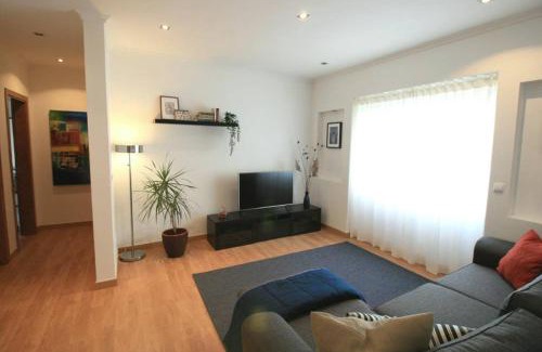 Cacilhas Apartment | Family-Friendly D. João I Apartment with High Guest Ratings