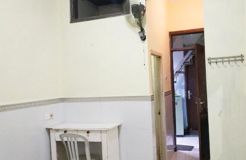 Ketintang House | Your Stay Awaits at D'Kost Ketintang: Family-Friendly Comfort