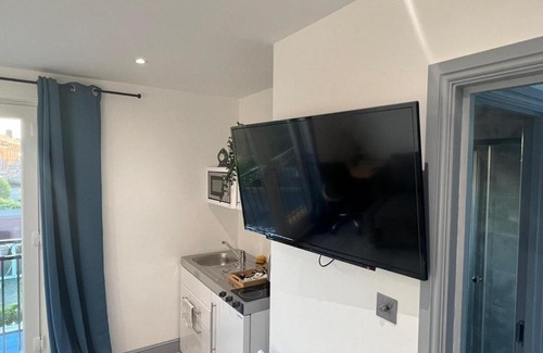 Roding Apartment | Guest Rated 10/10: Cozy Multi-Use Loft with Parking
