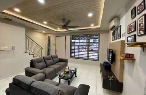 Bukit Indah 2 House | Family-Friendly D' Niice Garden: 7 Mins to Legoland