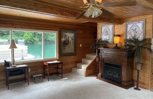 Big Creek House | Enchanting D' Nile In Paradise with Lake View & Family Facilities